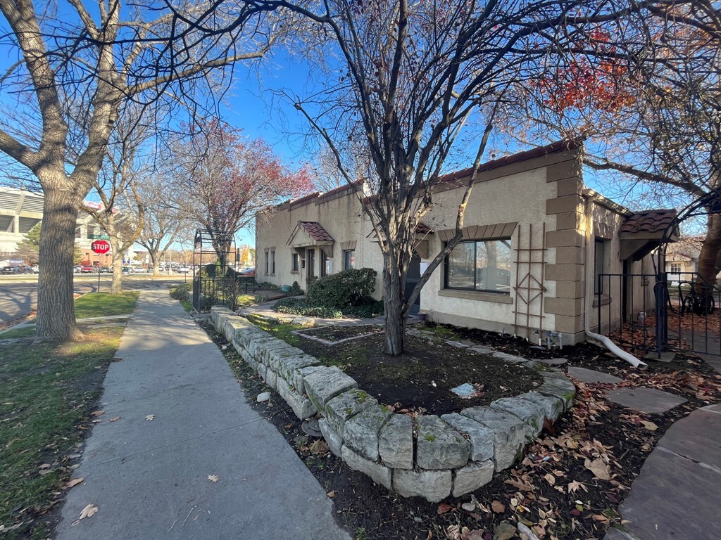 1009 W. University Drive